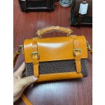 Women's handbag made of oil-waxed leather and shrink-finish vegetable-tanned leather